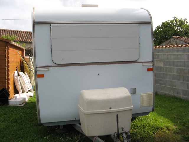 baie arrière caravane.jpg