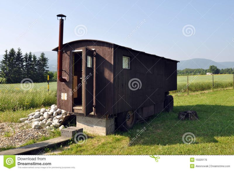 vieille-caravane-en-bois-15029176.jpg