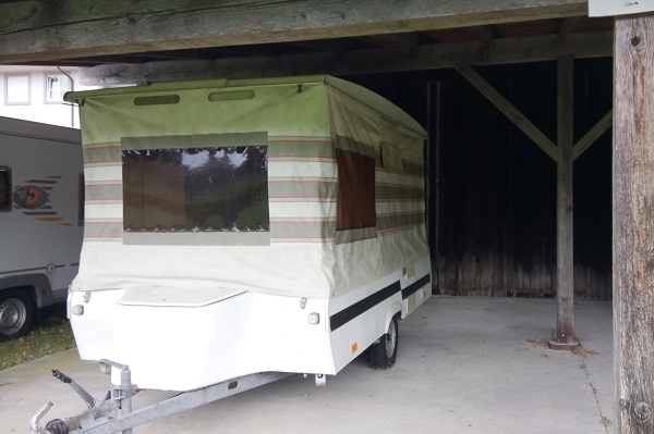 Caravane S v Light.jpg