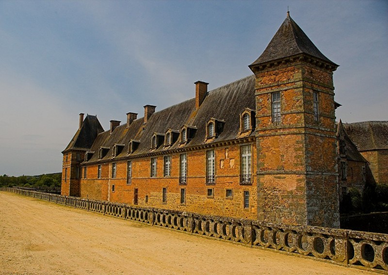 Carrouges_castle.jpg
