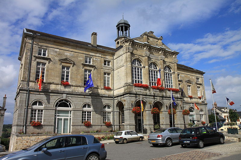 Domfront_-_La_mairie.jpg