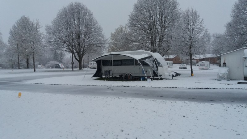 caravane sous la neige.jpg