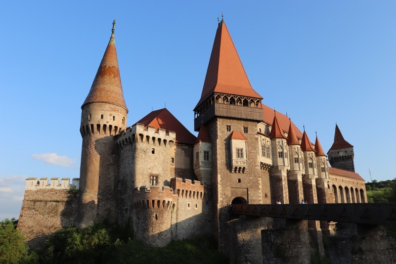Le-château-des-Corvin-à-Hunedora-Roumanie.jpg