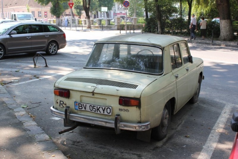 387-[RO] BRASOV Dacia1100.JPG