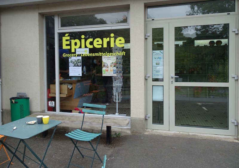 12 PETITE EPICERIE.JPG