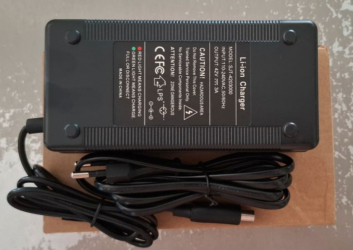 chargeur Trottinette 42V 3A.png