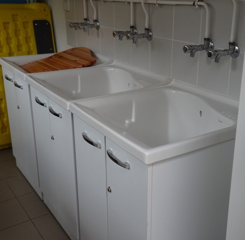09 BACS A LINGE.JPG