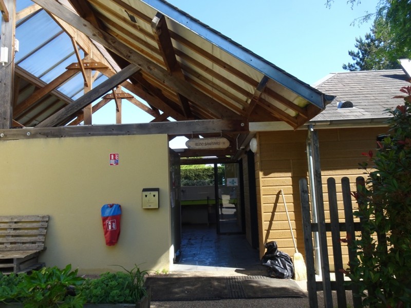 03 BLOC SANITAIRE.JPG