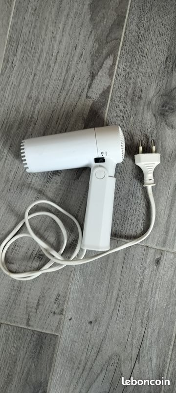 sèche-cheveux pliant.jpg