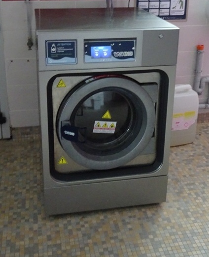 09 MACHINE A LAVE.JPG